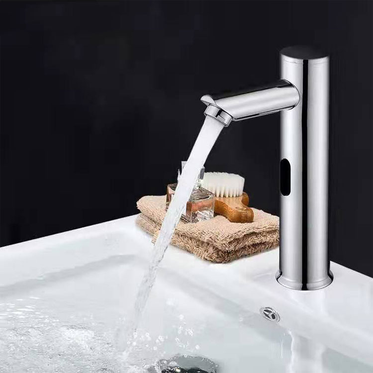 Griferia con sensor cilindrica AC-DC marca Gizero