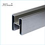 Headrail en acero inoxidable para particiones de baños marca KCROWNE